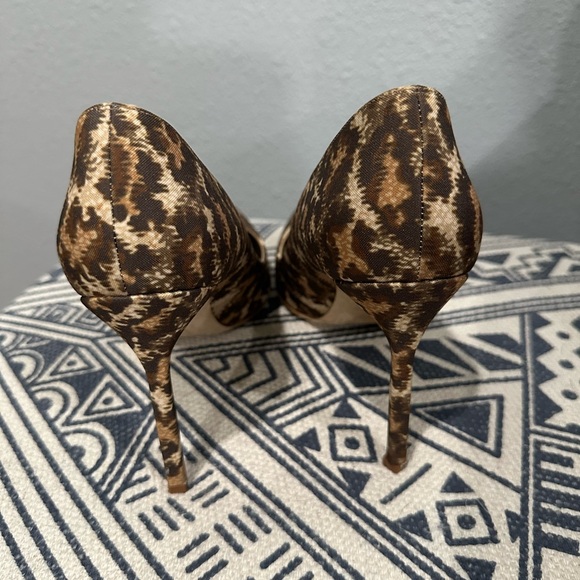 Manola Blahnik Leopard Pump, 38.5 - Picture 2 of 5